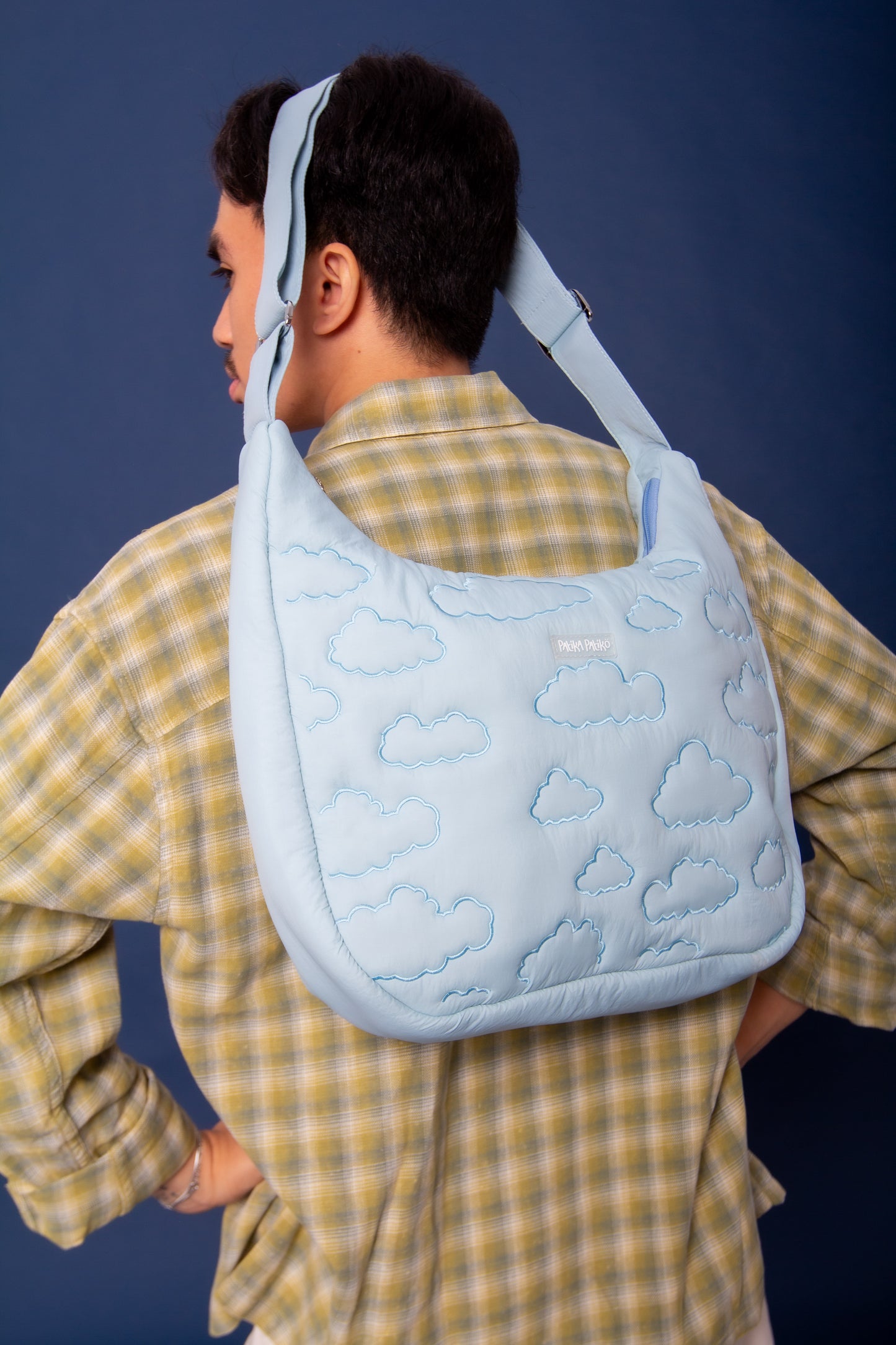 Puffer Messenger Bag in Hazy Blue