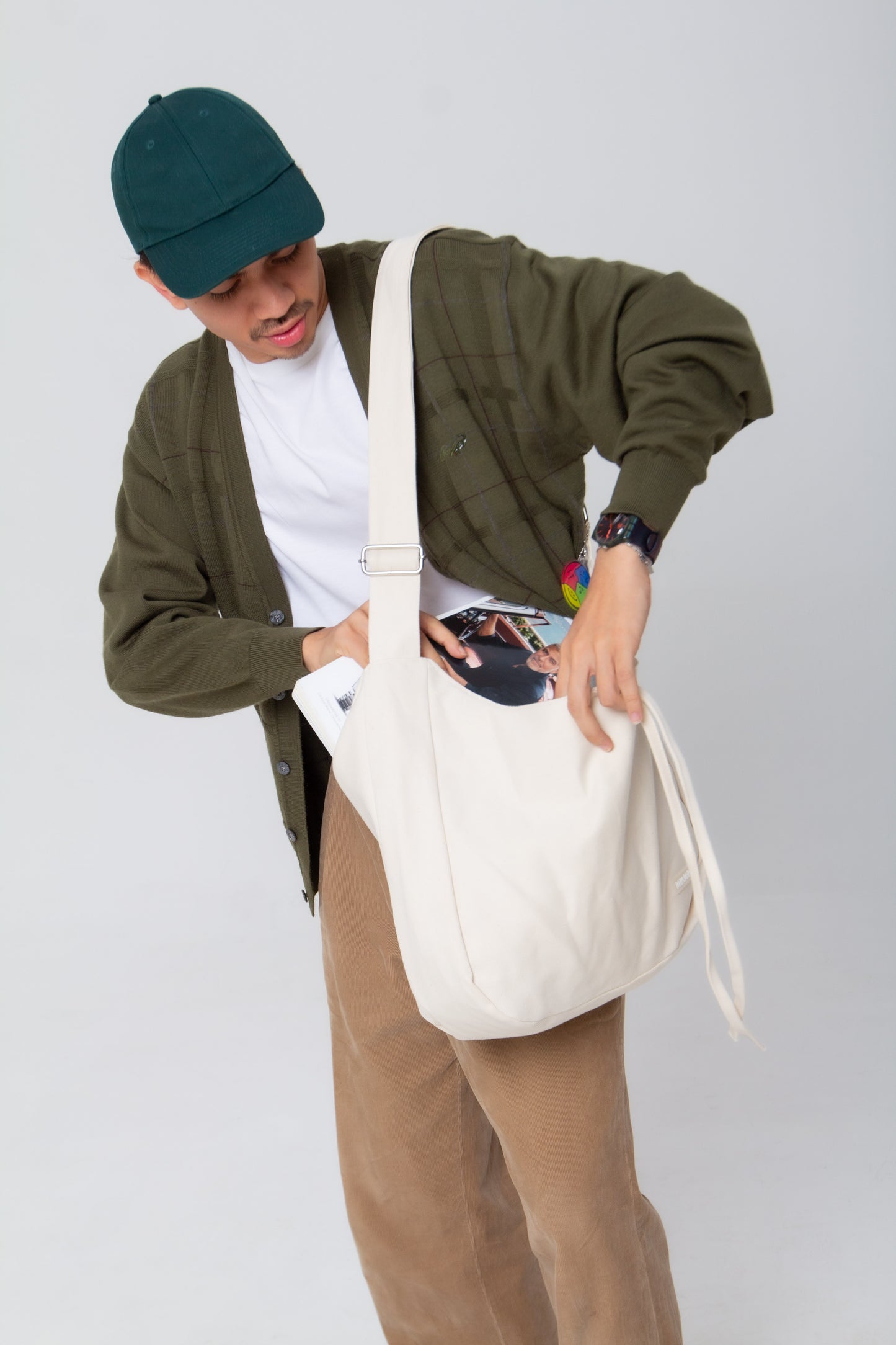 Relaxed Messenger Bag in Calming Ivory