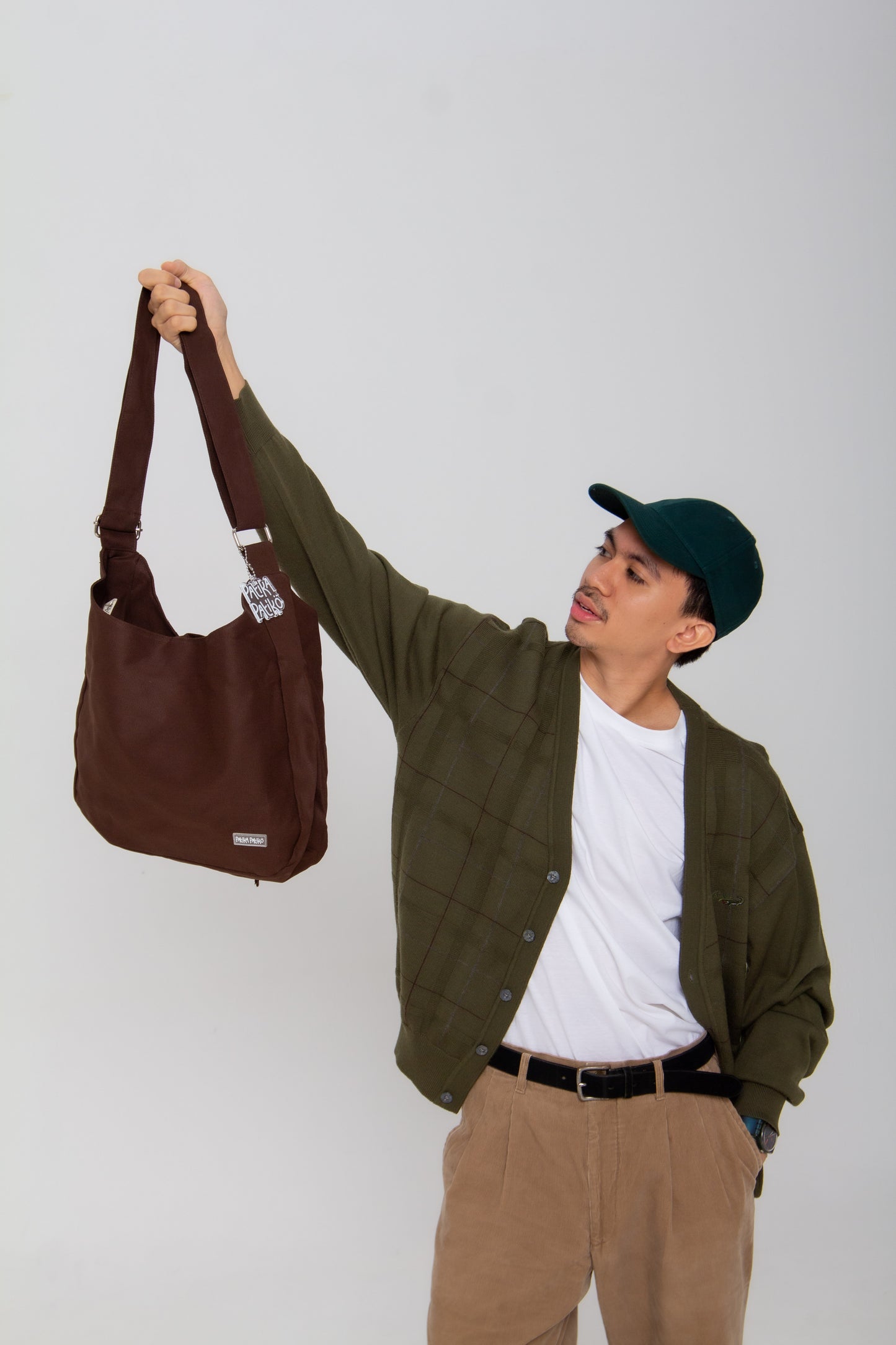 Relaxed Messenger Bag in Hazelnut Brown