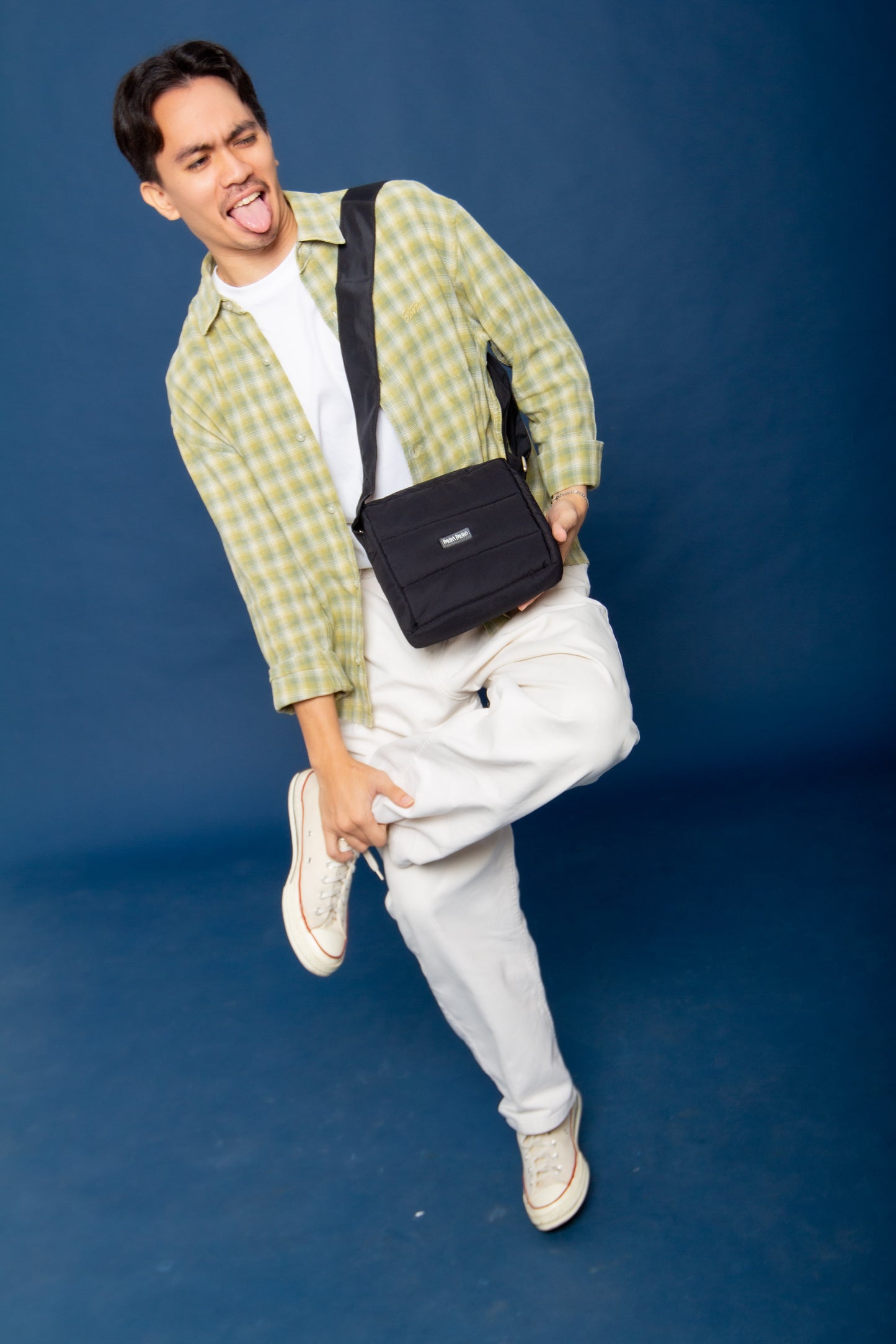 Medium Puffer Bag in Mysterious Black