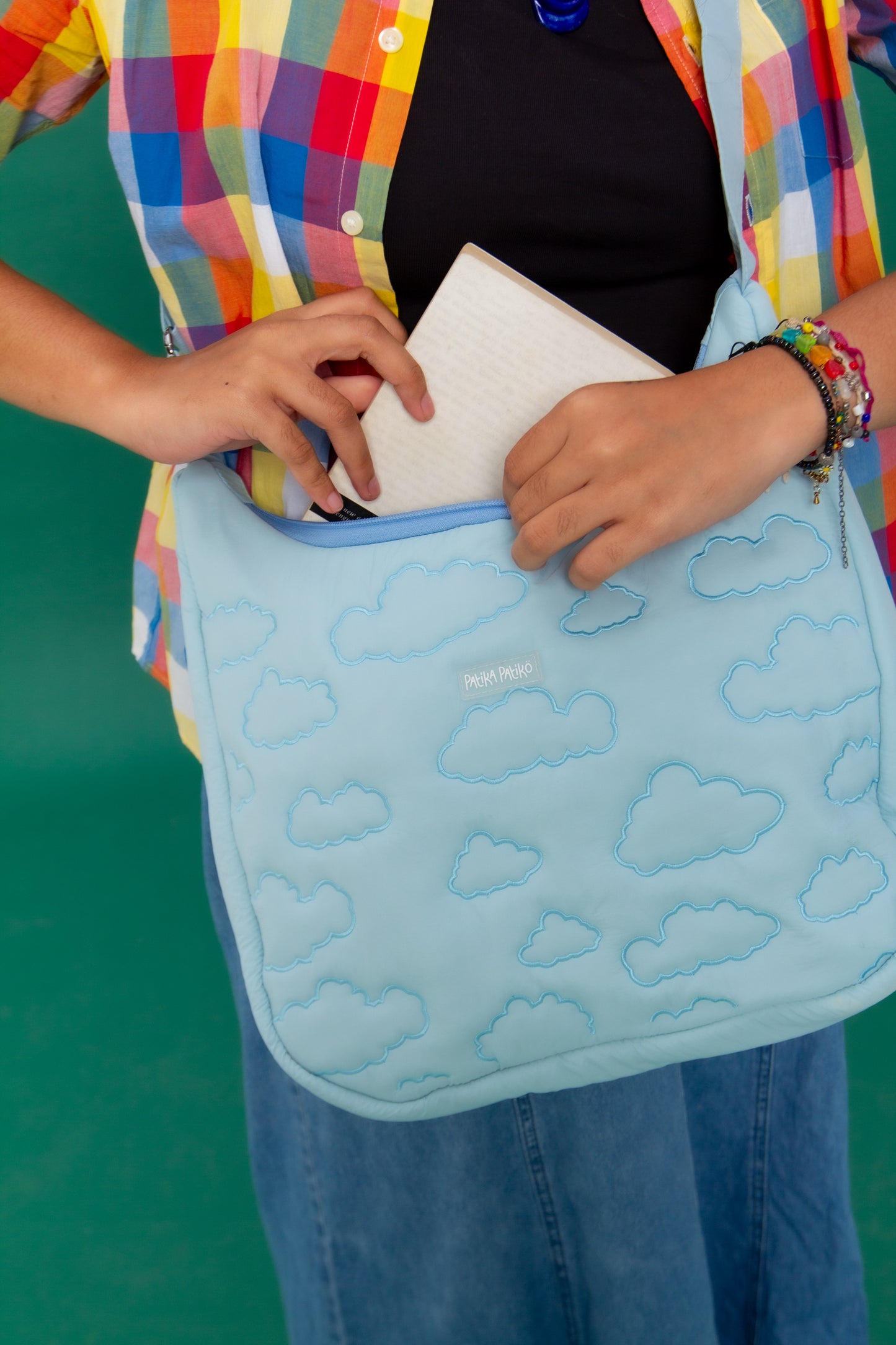 Puffer Messenger Bag in Hazy Blue