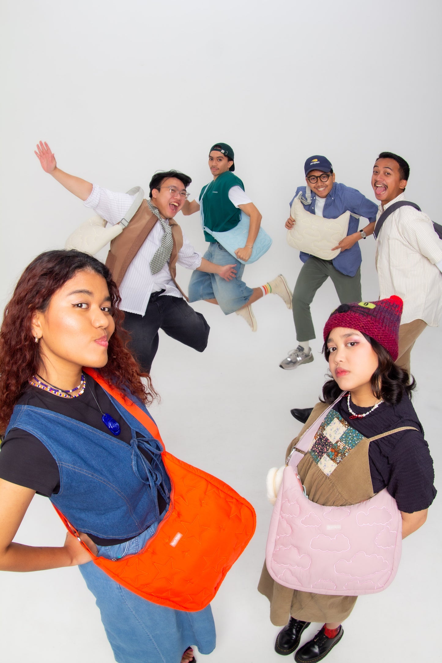 Puffer Messenger Bag in Healthy Salmon